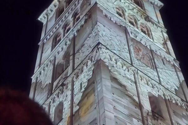 videomapping-ghirlandina (10) videomapping-ghirlandina (10)