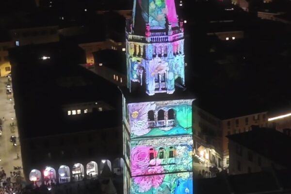 videomapping-ghirlandina (11) videomapping-ghirlandina (11)
