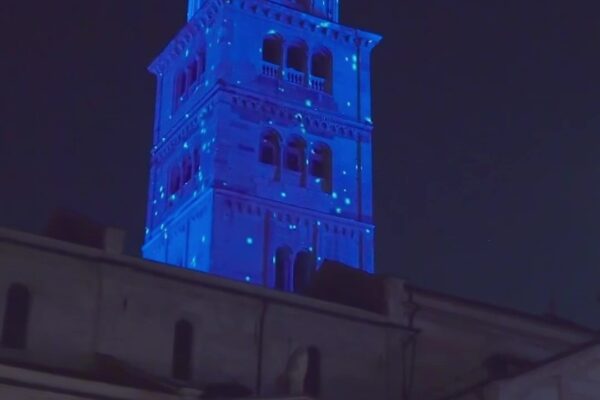 videomapping-ghirlandina (12) videomapping-ghirlandina (12)